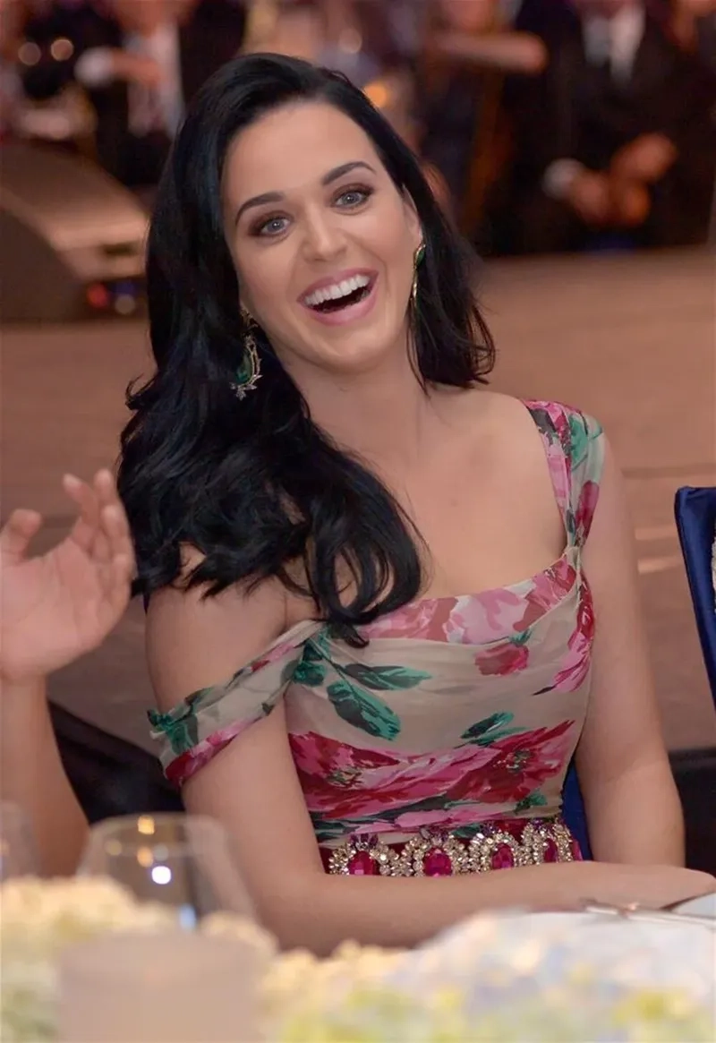 Katy Perry trình diễn live ca khúc Roar