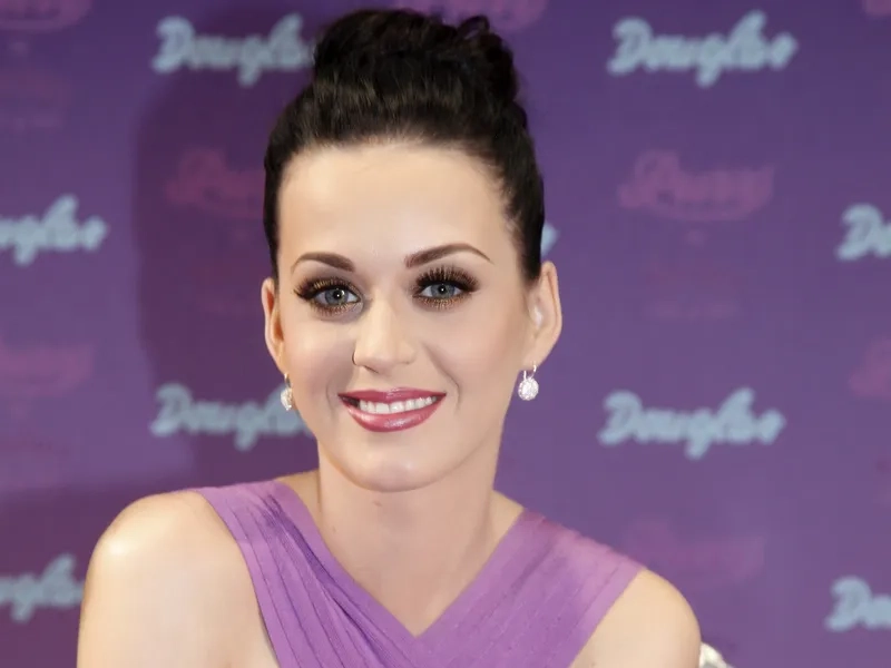 Katy Perry và chủ đề không gian độc đáo
