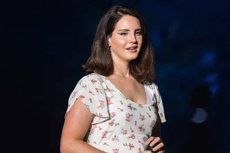 Thế giới điện ảnh buồn và đẹp trong hình ảnh Lana Del Rey