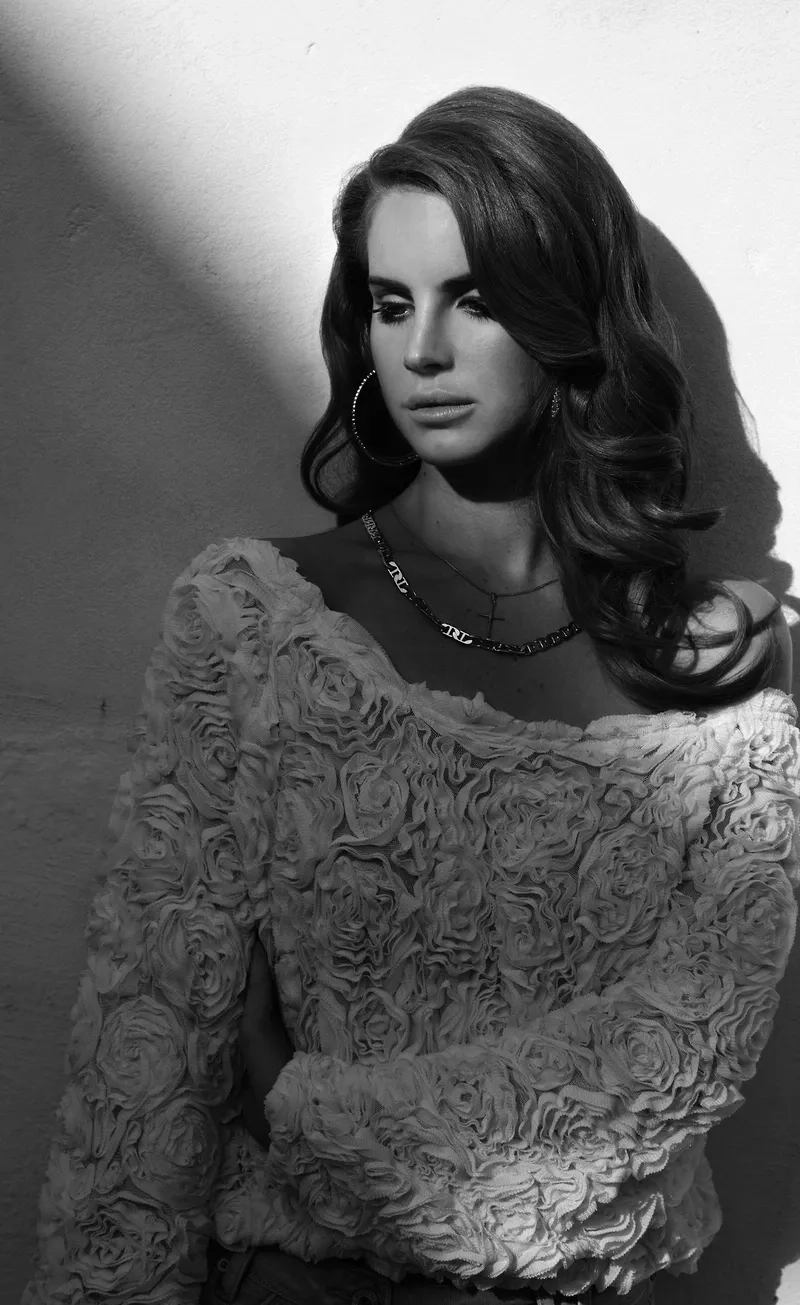 Hậu trường MV summertime sadness của Lana Del Rey