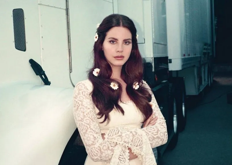 Bìa lana del rey album mang tính biểu tượng