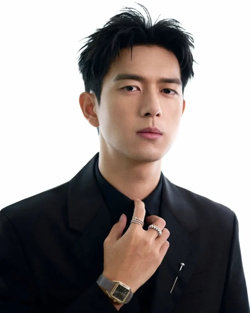 Tổng hợp những khoảnh khắc đời thường của nam thần Lý Hiện