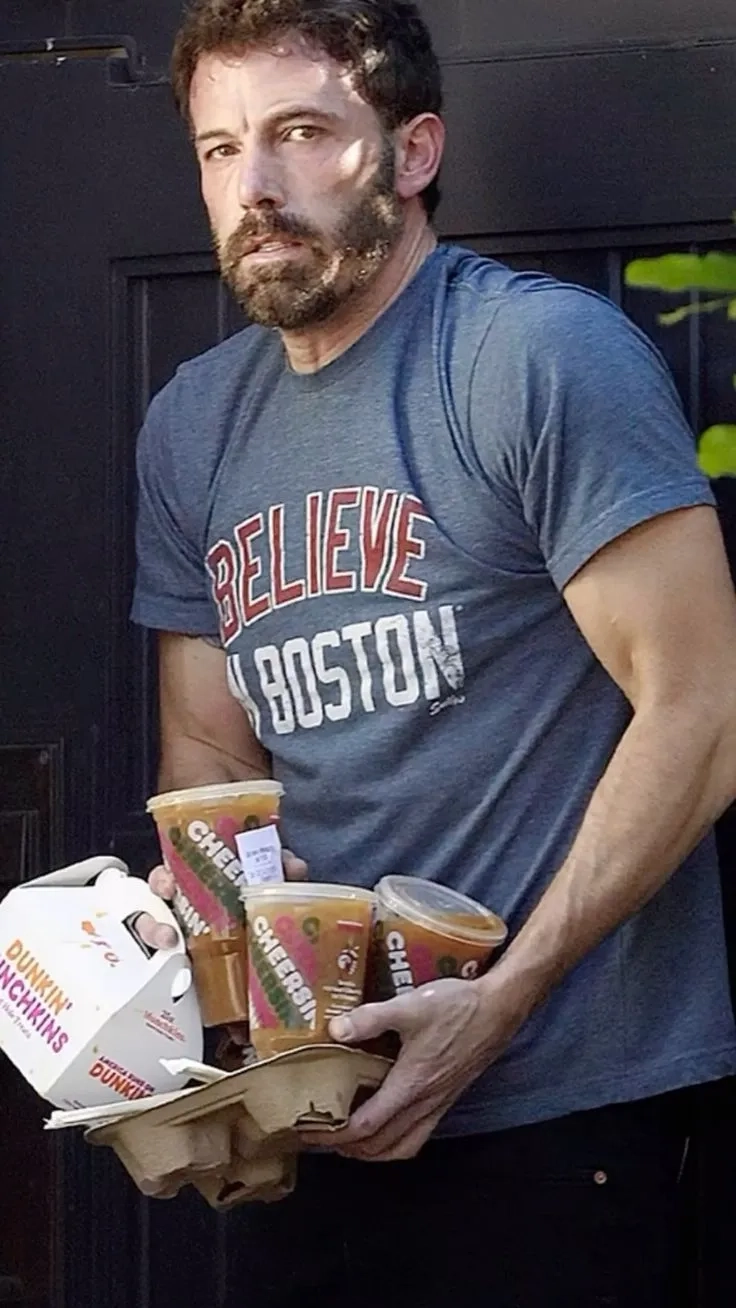 Cái thở dài trong meme ben affleck thở dài