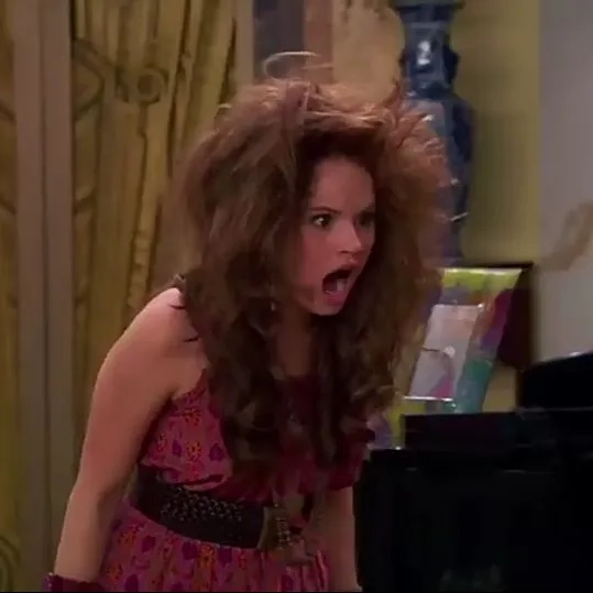 Cảnh phim tạo nên Debby Ryan Radio Rebel meme