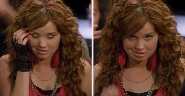 Meme Debby Ryan - Bộ sưu tập ảnh với nụ cười ngại ngùng