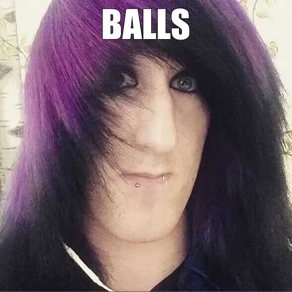 Hình ảnh meme cậu bé emo che mái tóc dài