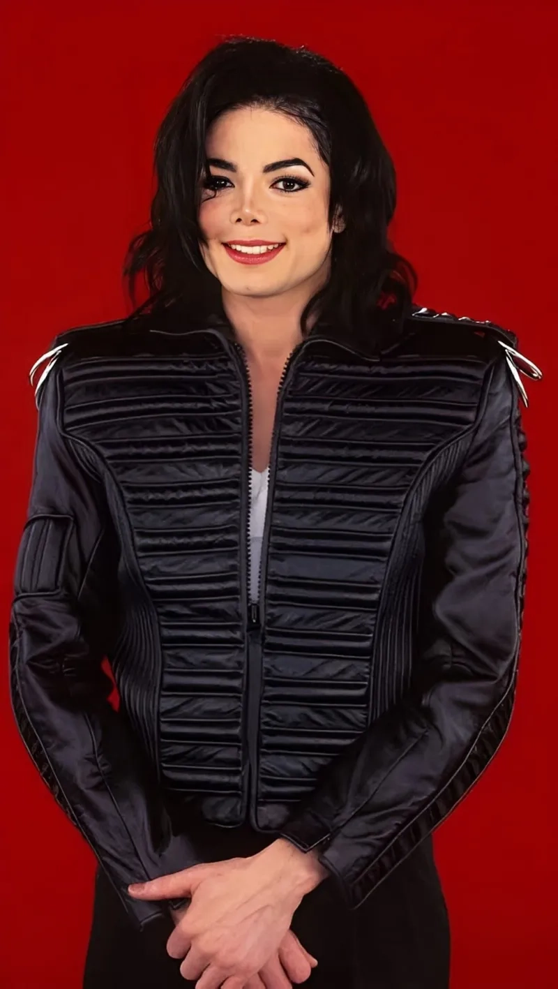 Michael Jackson thực hiện điệu nhảy Moonwalk huyền thoại