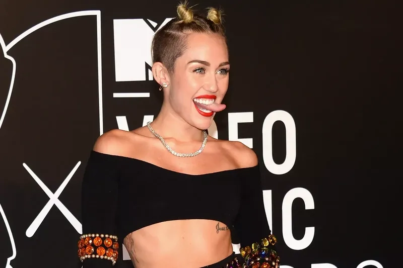 Miley Cyrus và khoảnh khắc ấn tượng trên sân khấu