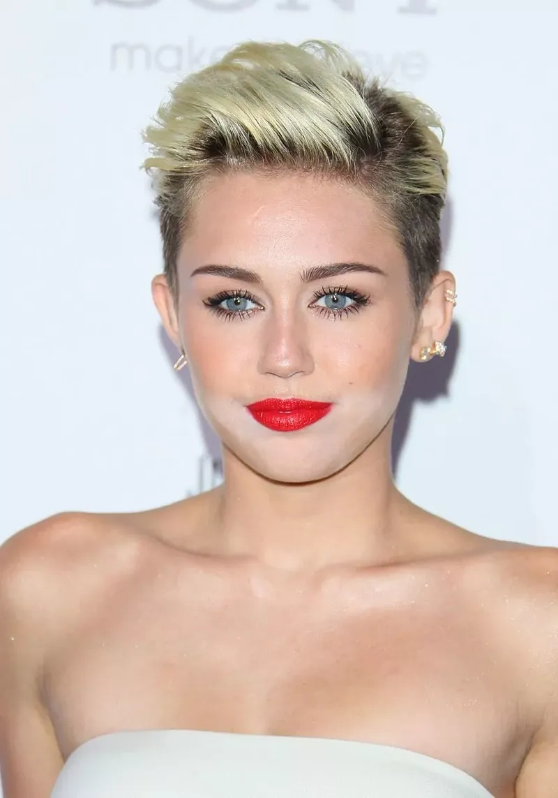 Hình ảnh climb miley cyrus trong bộ phim