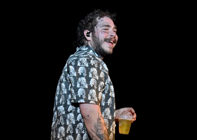 Khám phá hình ảnh đời thường hiếm thấy của post malone