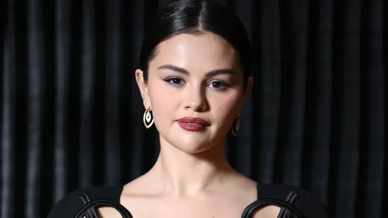 Top hình ảnh biểu tượng của Selena Gomez qua từng thời kỳ