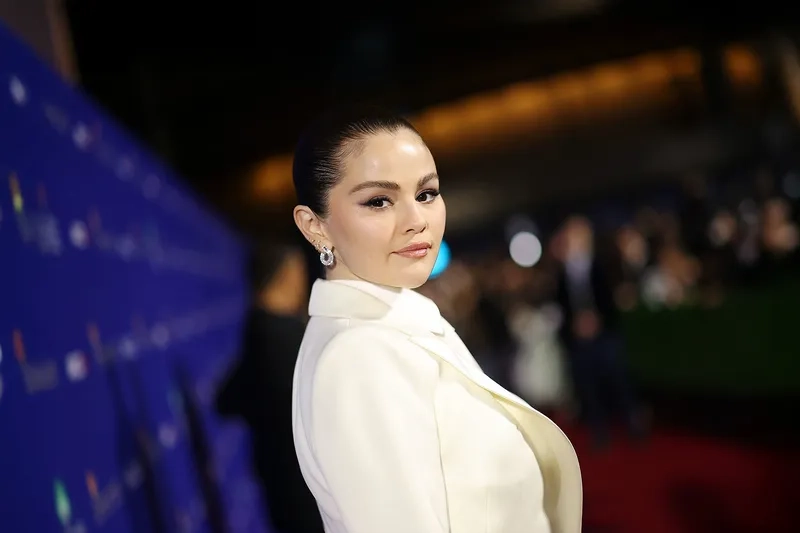 Selena Gomez trình diễn selena gomez song trên sân khấu