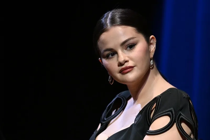 Hình ảnh mới nhất của selena gomez benny blanco