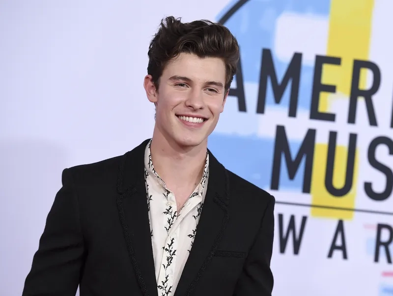 Top hình ảnh Shawn Mendes lịch lãm và đầy cuốn hút