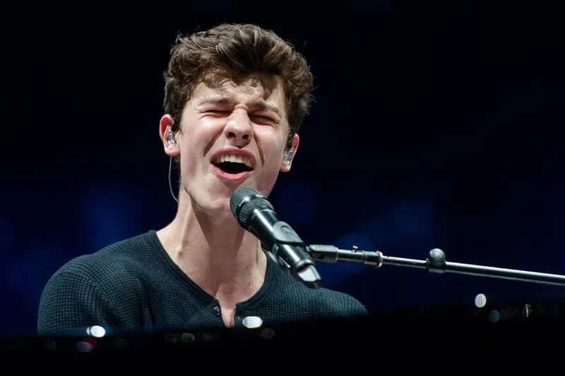 Shawn Mendes trong những khoảnh khắc đời thường