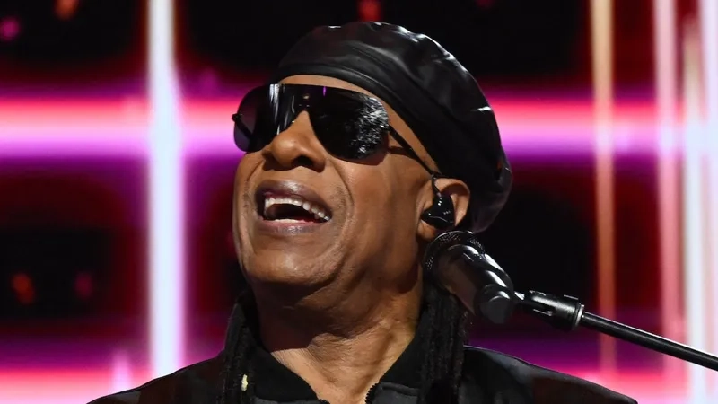 Stevie Wonder và cây đàn piano quen thuộc