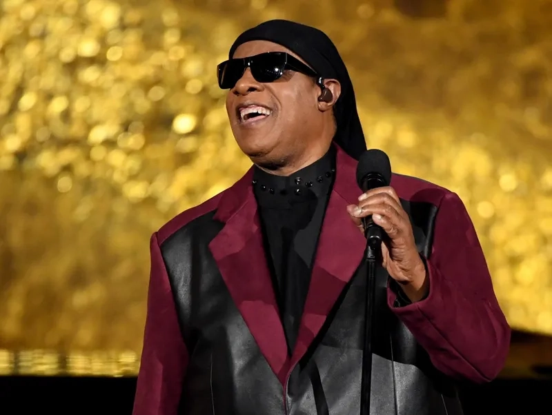 Nụ cười rạng rỡ khi hát Stevie Wonder Isn't She Lovely