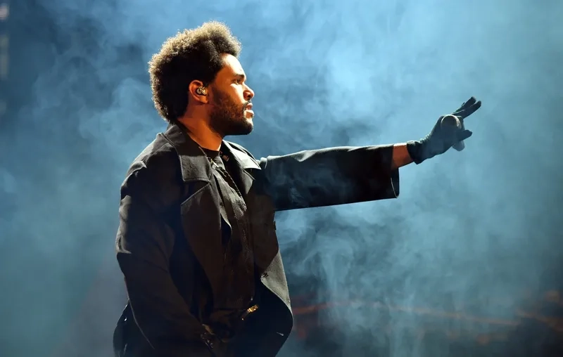 Khoảnh khắc đầy cảm xúc của The Weeknd trên sân khấu