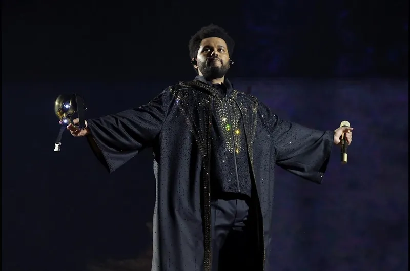 The Weeknd trong MV Blinding Lights mang tính biểu tượng