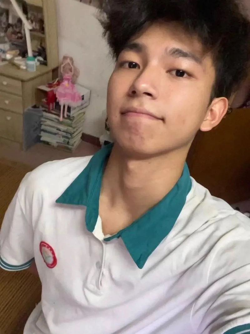 Trai đẹp học đường trung quốc với nụ cười tỏa nắng