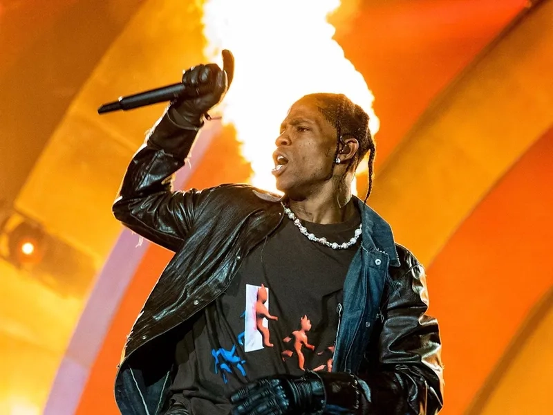 Poster chính thức của tour diễn Utopia