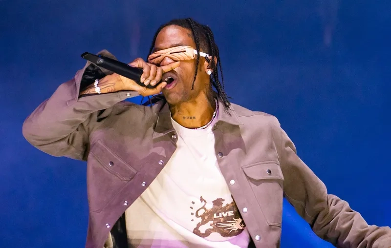 Travis Scott ft Drake trong một màn trình diễn bùng nổ