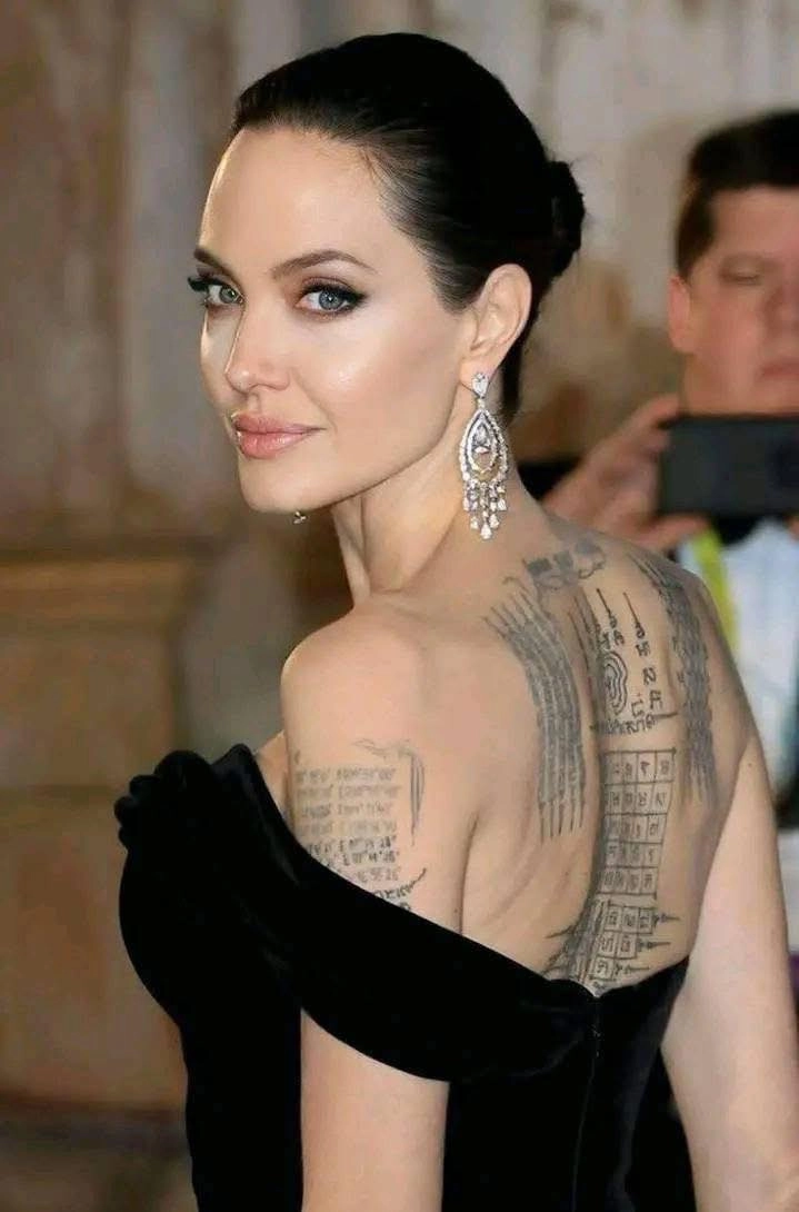 Vẻ đẹp quyến rũ của Angelina Jolie
