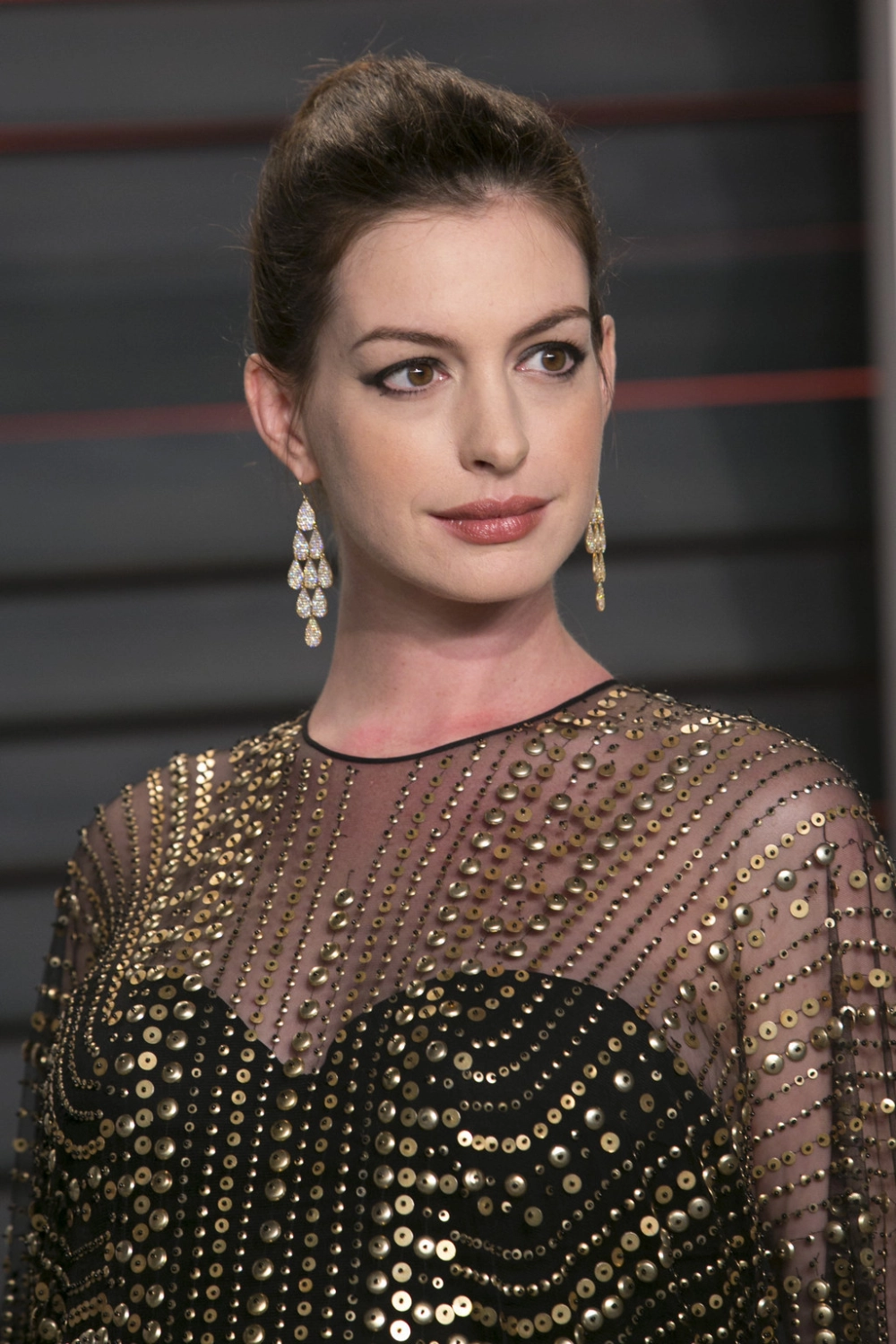 Anne Hathaway trên thảm đỏ Met Gala