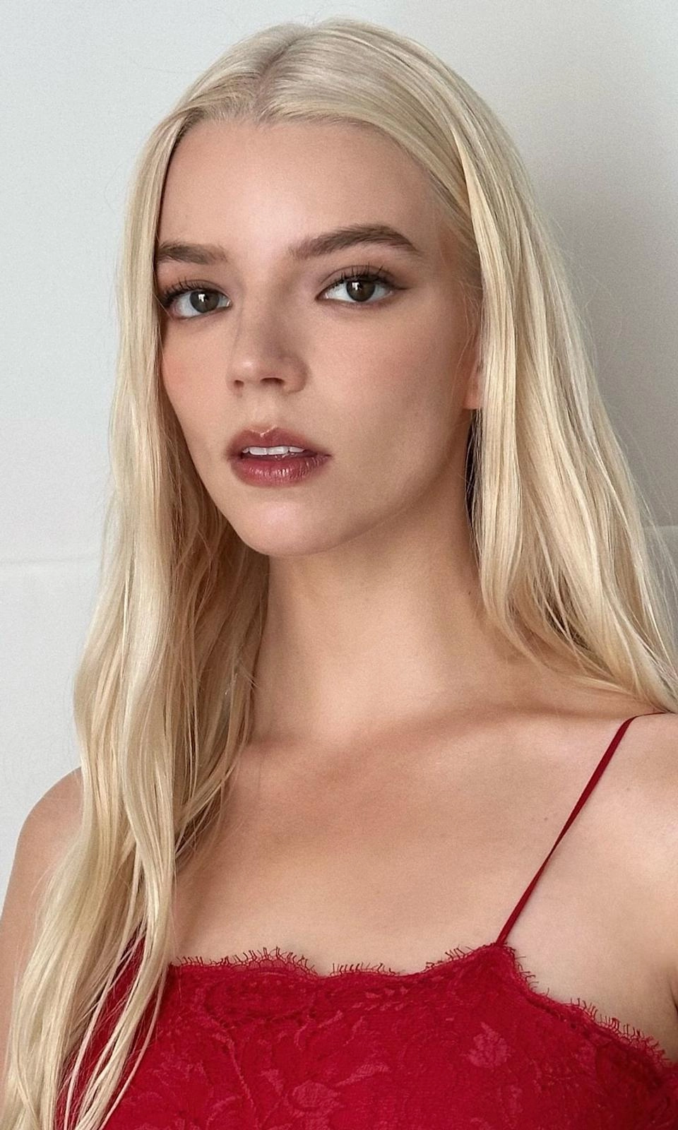 Vẻ đẹp độc đáo của Anya Taylor-Joy
