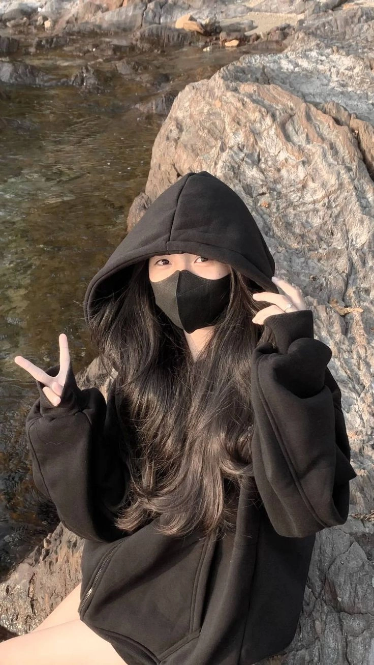 Avatar cặp mặc áo hoodie tone sur tone