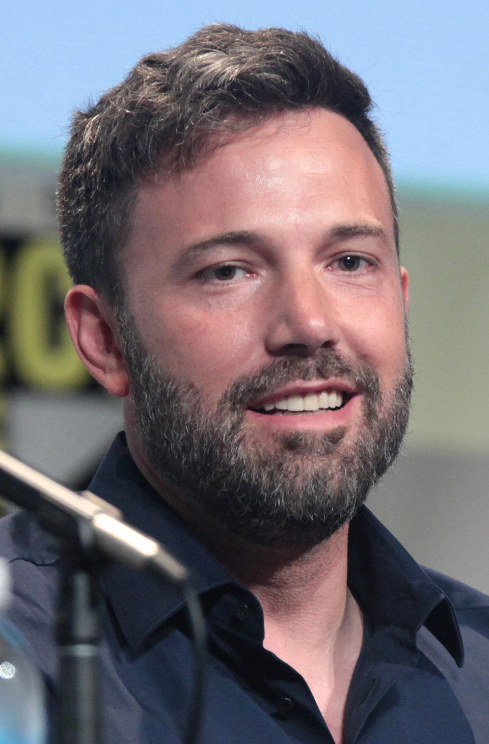 Ben Affleck và Jennifer Lopez tình tứ