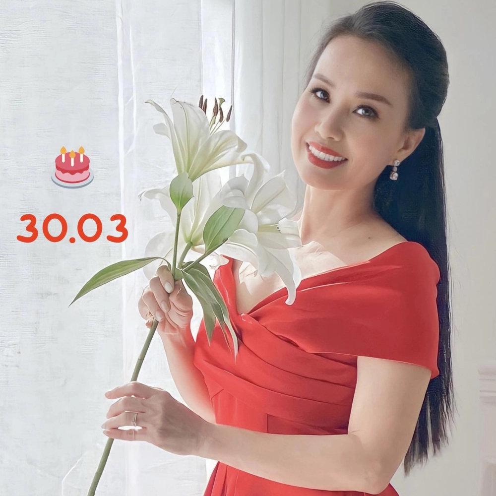 Dàn dựng sân khấu cho ca khúc Cẩm Ly Cô Gái Mở Đường