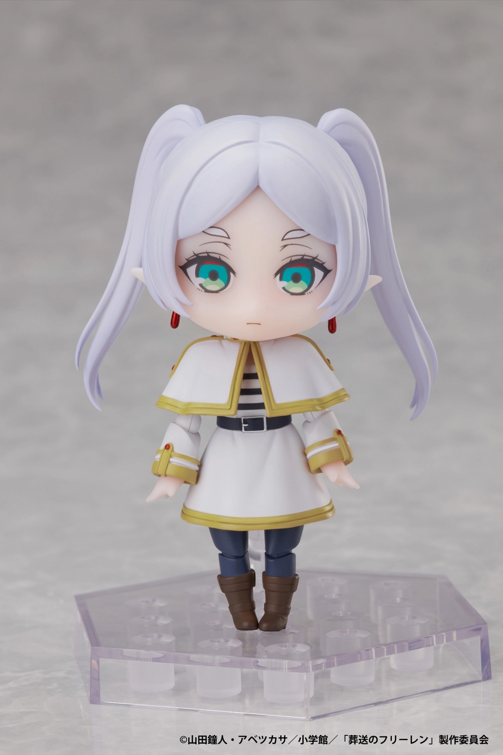 Nét vẽ Frieren chibi art đầy màu sắc