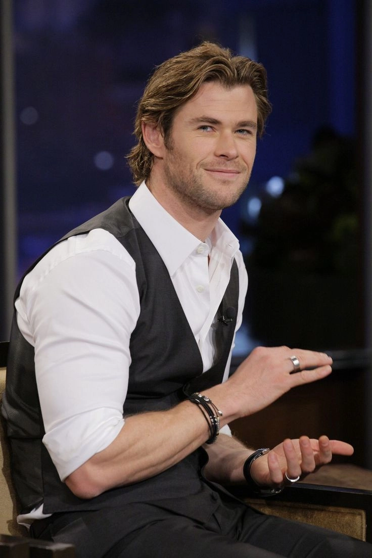 Hình ảnh Chris Hemsworth Thor đầy uy lực