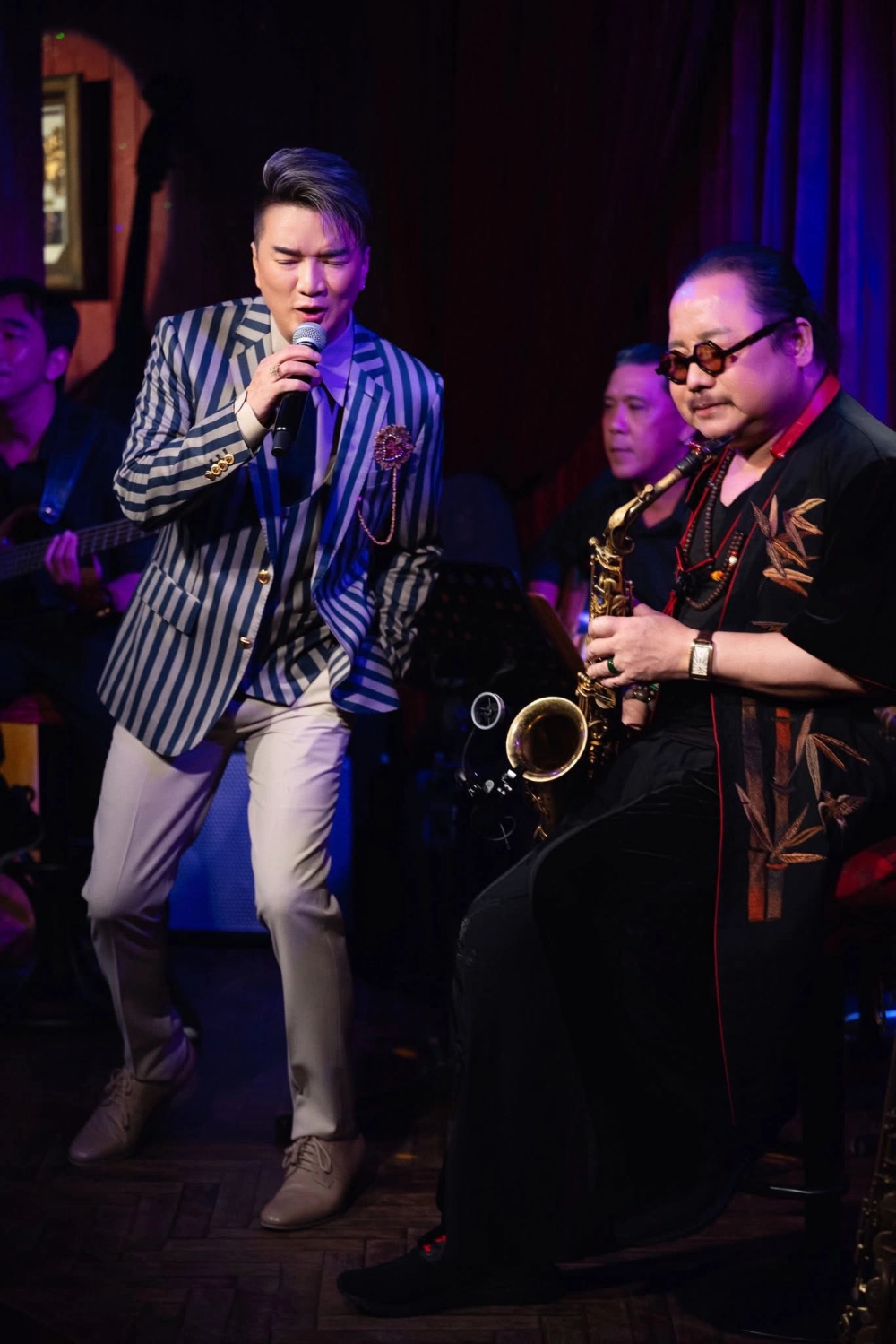 Những bản nhạc Đàm Vĩnh Hưng remix sôi động