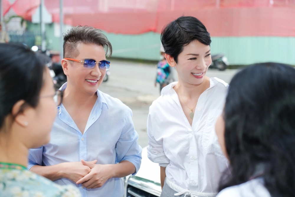 Một thiết kế sân khấu trong album Đàm Vĩnh Hưng