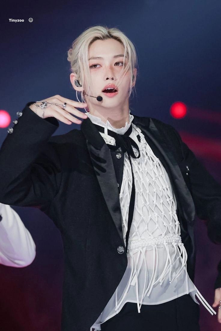 Biểu cảm felix stray kids aec siêu đáng yêu