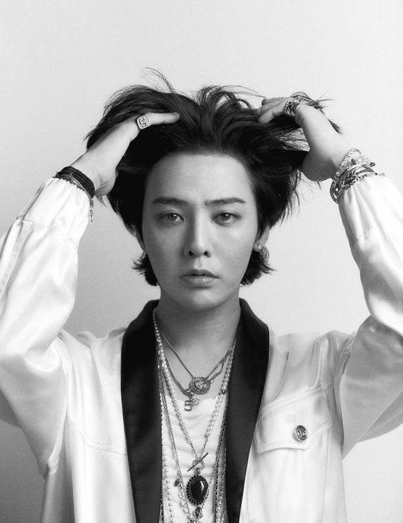 G-Dragon và những món đồ PEACEMINUSONE hot nhất