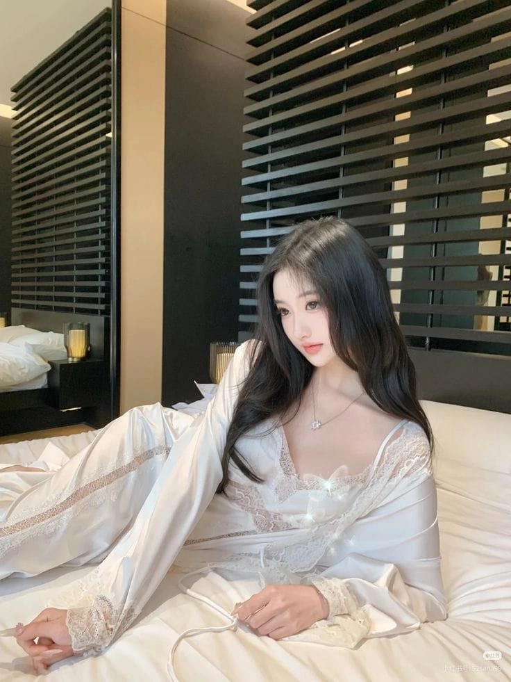 Gái xinh đồ ngủ xuyên thấu sang trọng