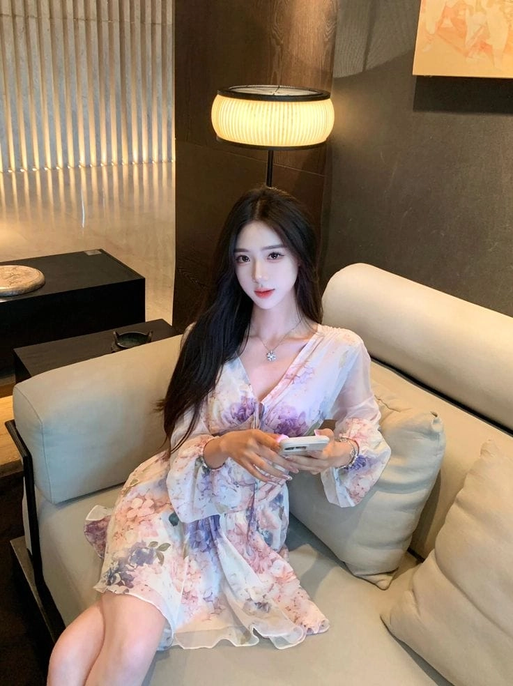Gái xinh mặc đồ ngủ siêu mỏng gợi cảm