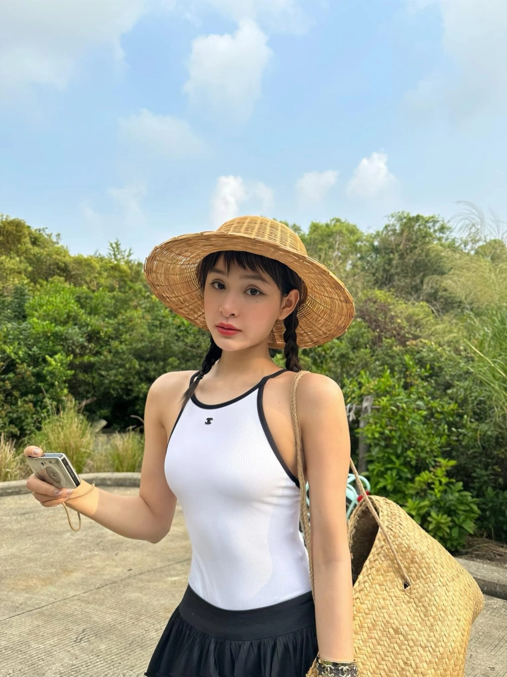 Chân dung ca sĩ Hiền Hồ