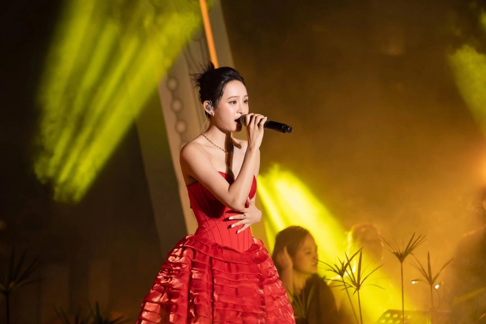 Chủ đề Hiền Hồ cặp đại gia