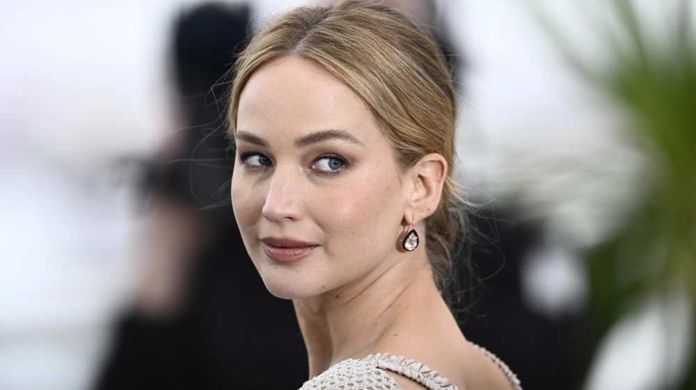 Tạo hình điệp viên trong Jennifer Lawrence Red Sparrow