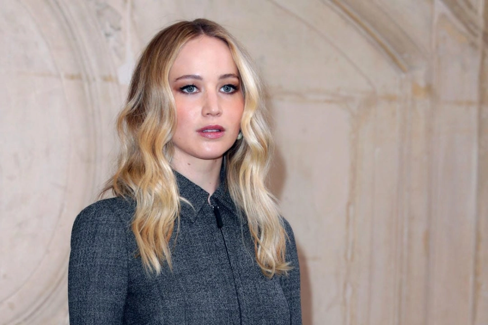 Jennifer Lawrence với cây cung và mũi tên quen thuộc