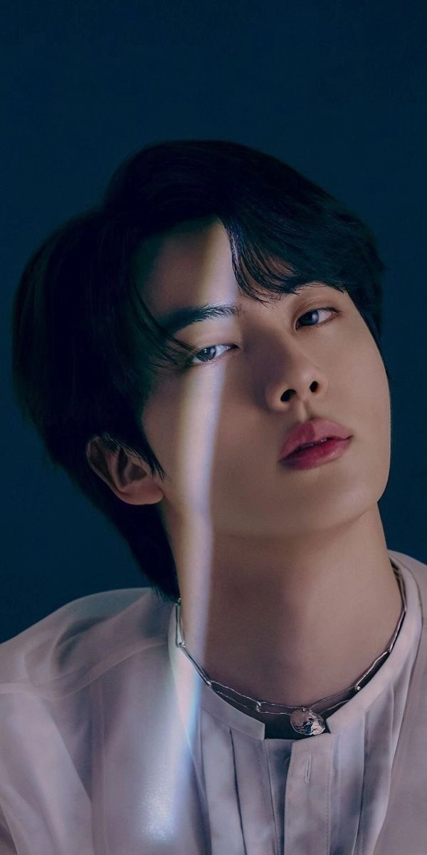 Hình ảnh Jin (BTS) mới nhất của Worldwide Handsome