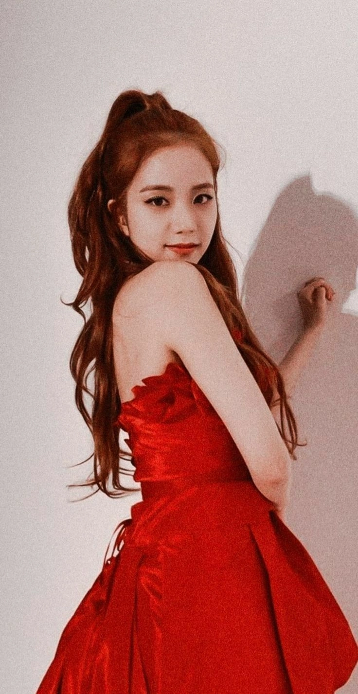 Vẻ đẹp quý phái của jisoo cartier