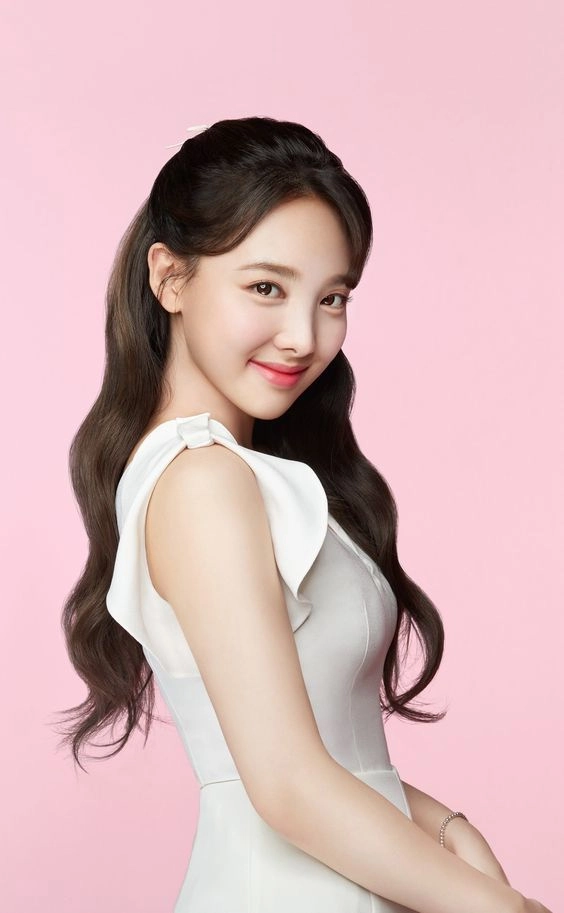 Sân khấu debut solo của Nayeon