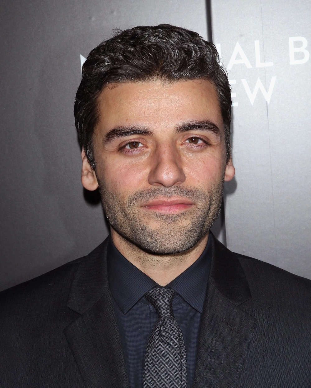 Vẻ uy quyền của công tước Leto trong Oscar Isaac Dune