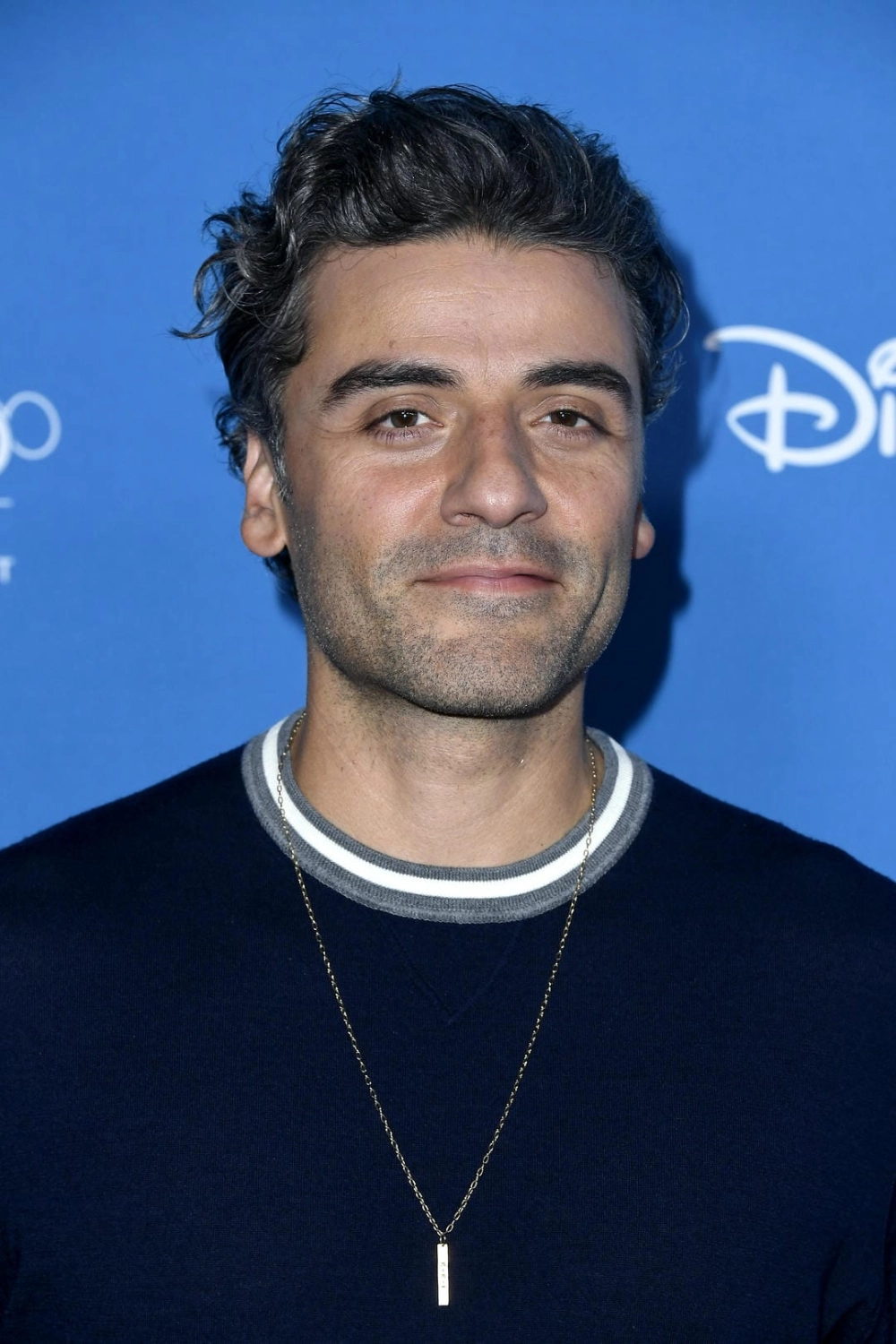 Khám phá vẻ đẹp nam tính của "ông bố" Oscar Isaac