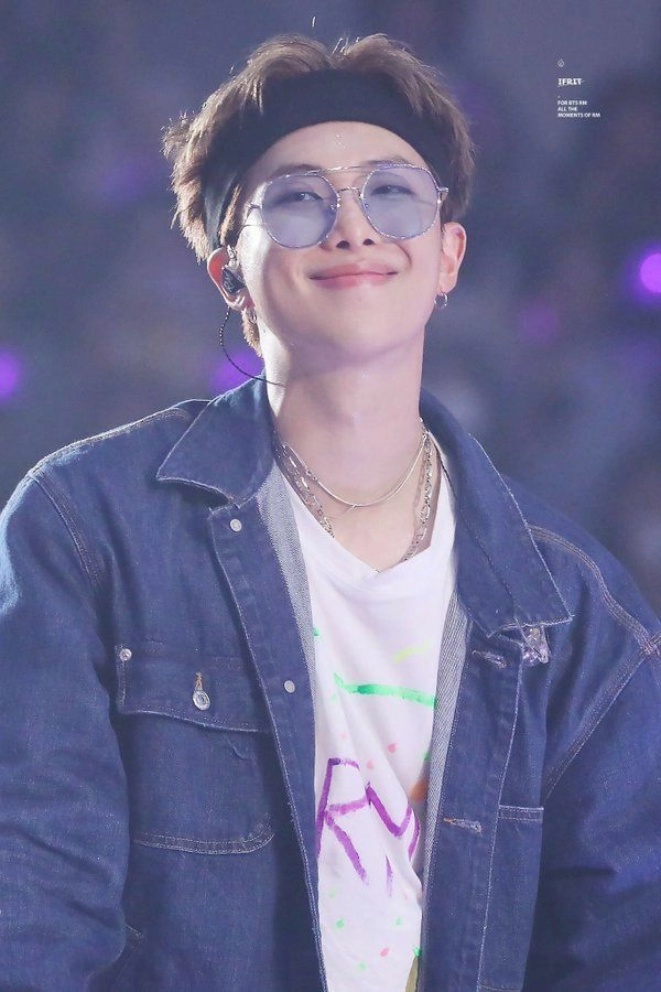 Vẻ ngoài điển trai của kim namjoon